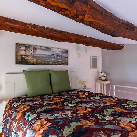 Toledo House Apartments เนเปิลส์ ภายนอก รูปภาพ