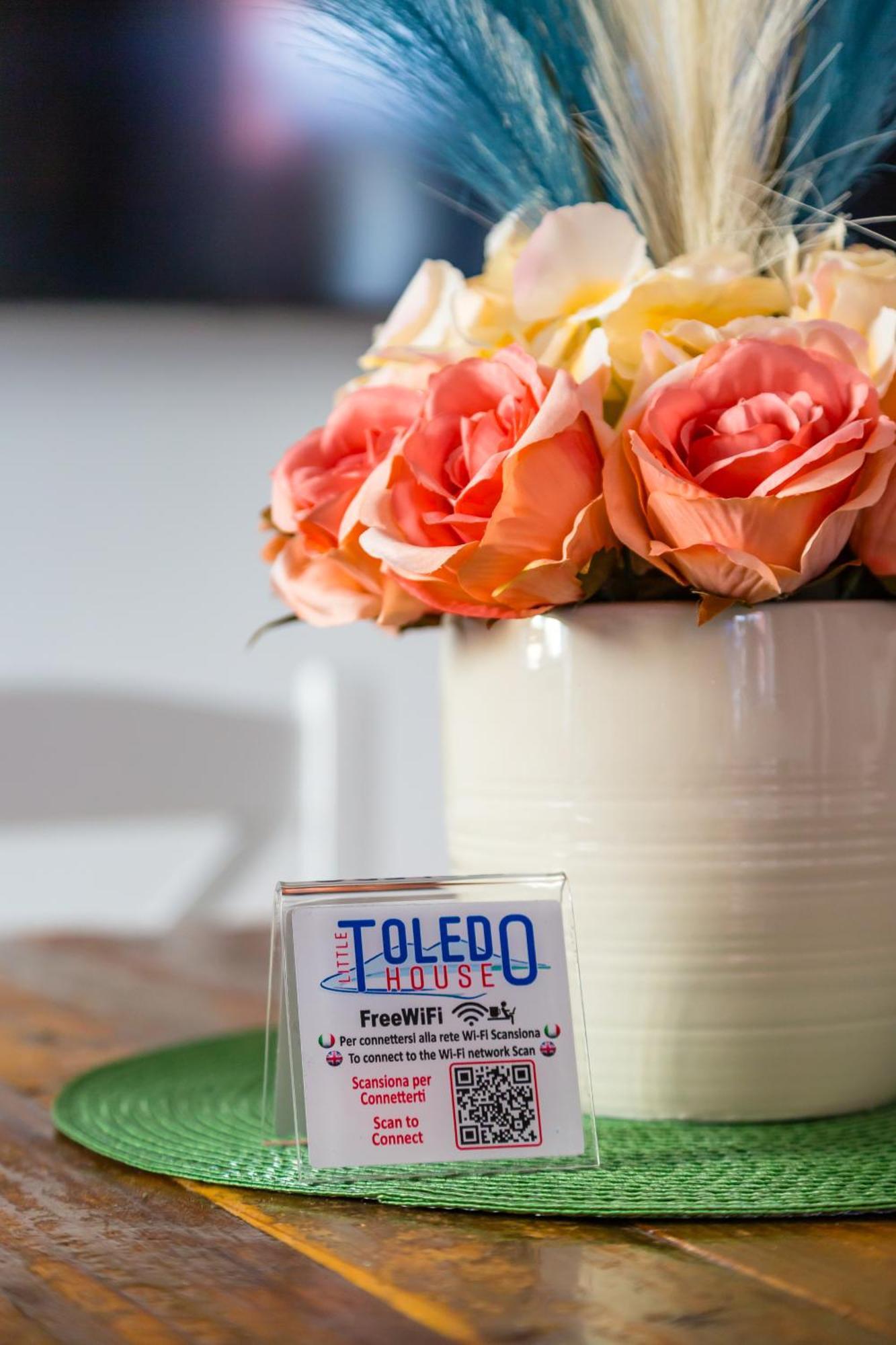 Toledo House Apartments เนเปิลส์ ภายนอก รูปภาพ