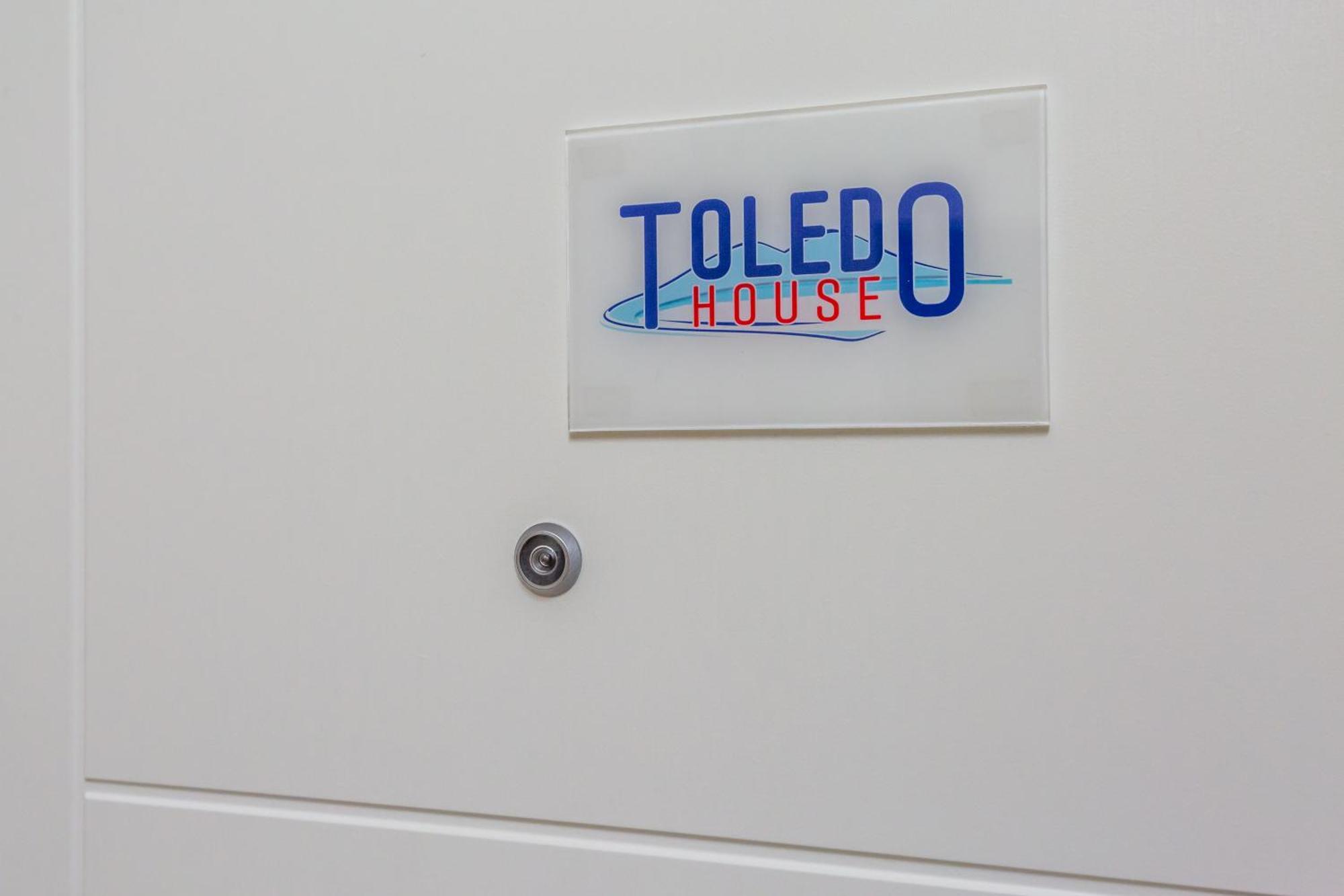 Toledo House Apartments เนเปิลส์ ภายนอก รูปภาพ