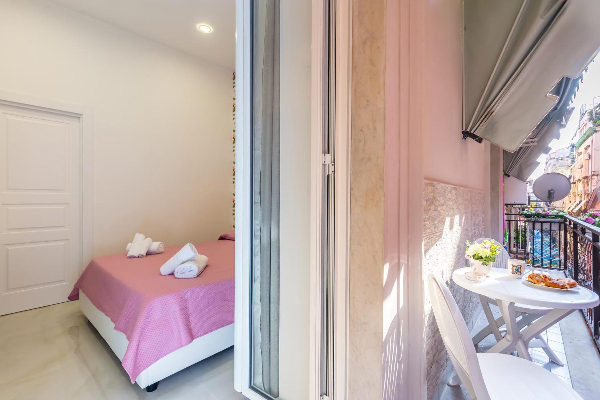 Toledo House Apartments เนเปิลส์ ภายนอก รูปภาพ